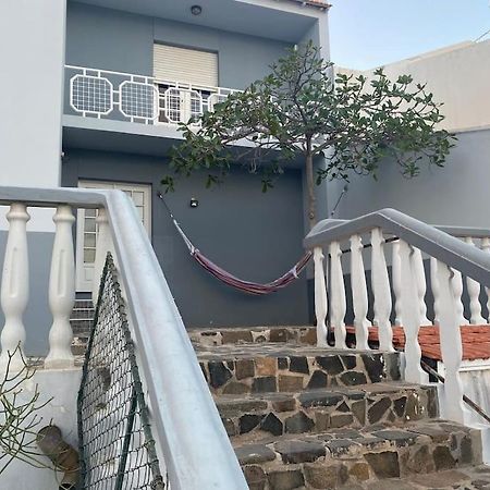 Villa Vivenda Com Patio, No Coracao Do Mindelo Exterior foto