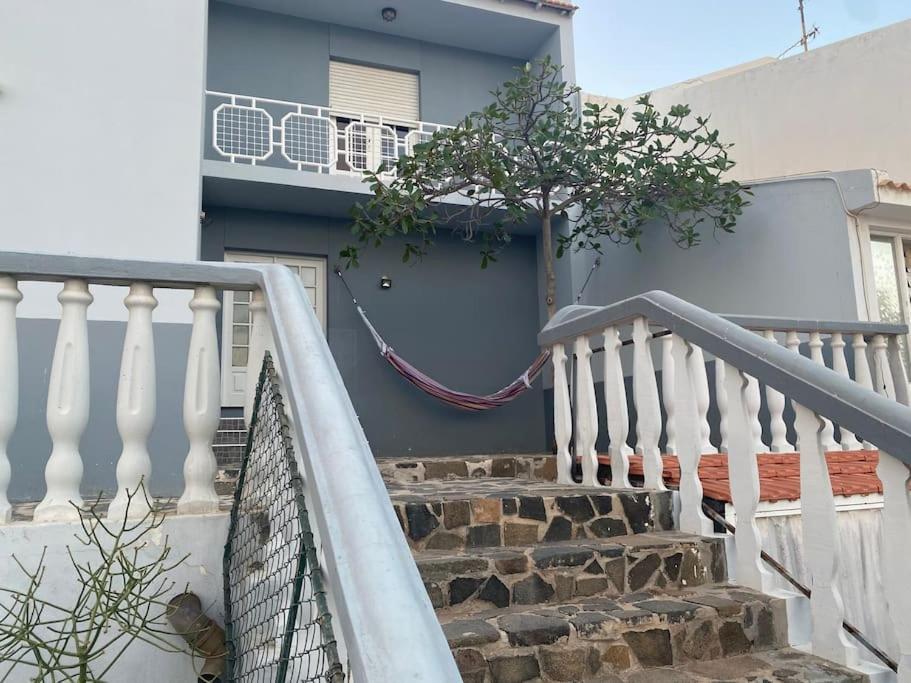 Villa Vivenda Com Patio, No Coracao Do Mindelo Exterior foto